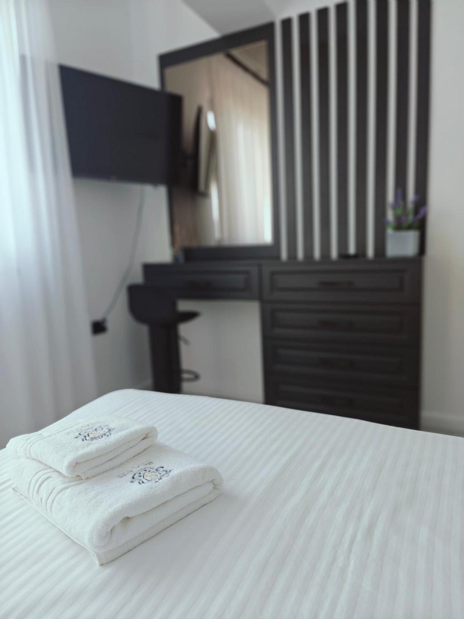Mamaia Nord Vip Aparthotel Năvodari Eksteriør billede